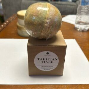 Jewelscent Tahitian‎ tiara bath bomb